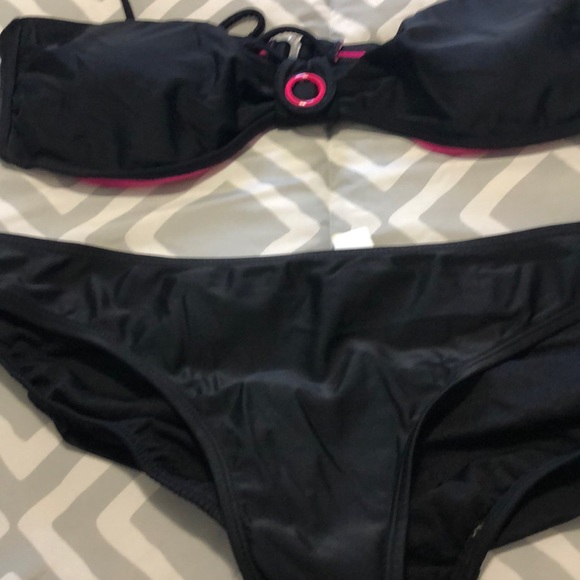 Bikini - Picture 3 of 3